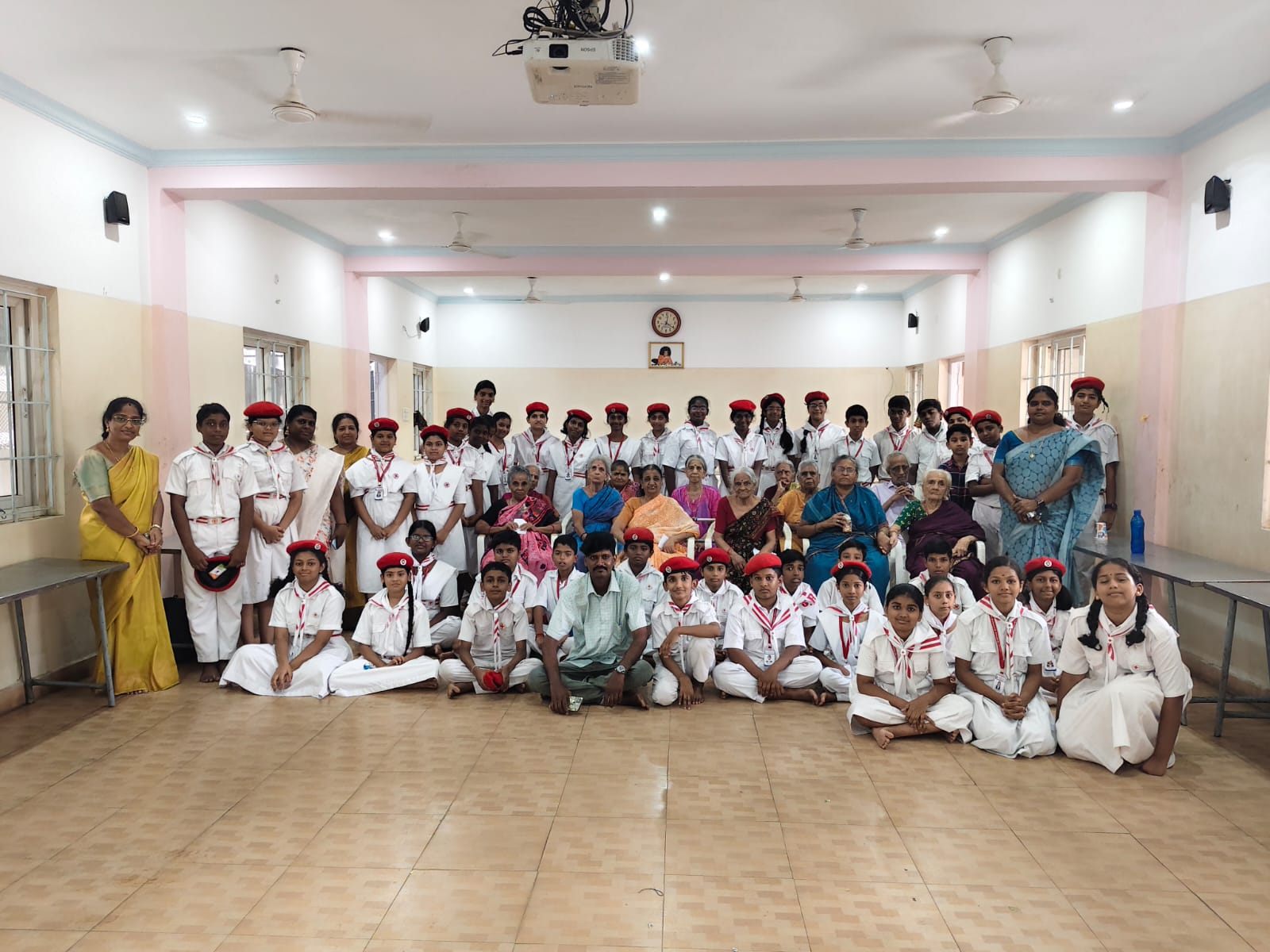 JRC Students Old Age Home Donation Visit
